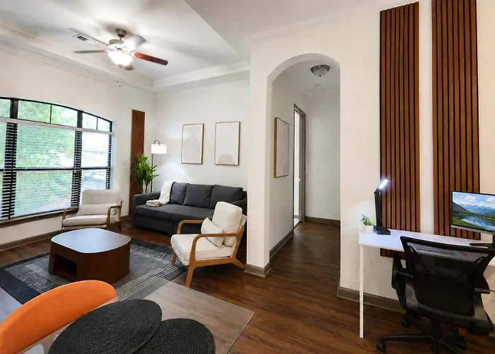 2br Modern Downtown Near Bok Center Apartment *