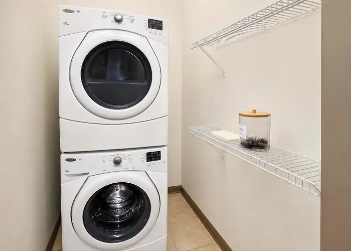 2br Modern Downtown Near Bok Center Apartment