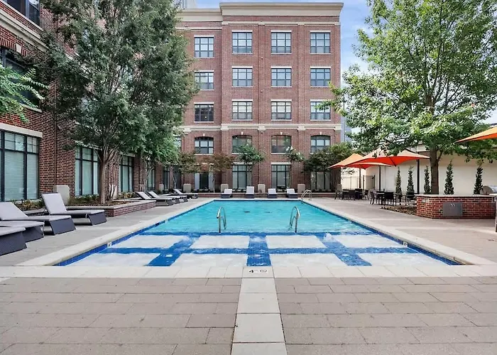 2br Modern Downtown Near Bok Center *